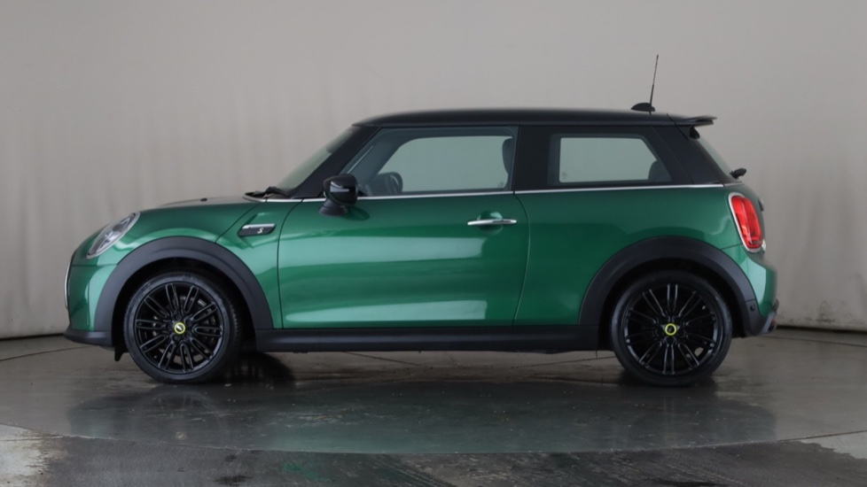 MINI HATCHBACK Image 2
