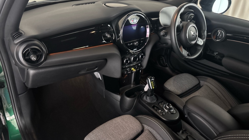 MINI HATCHBACK Image 10