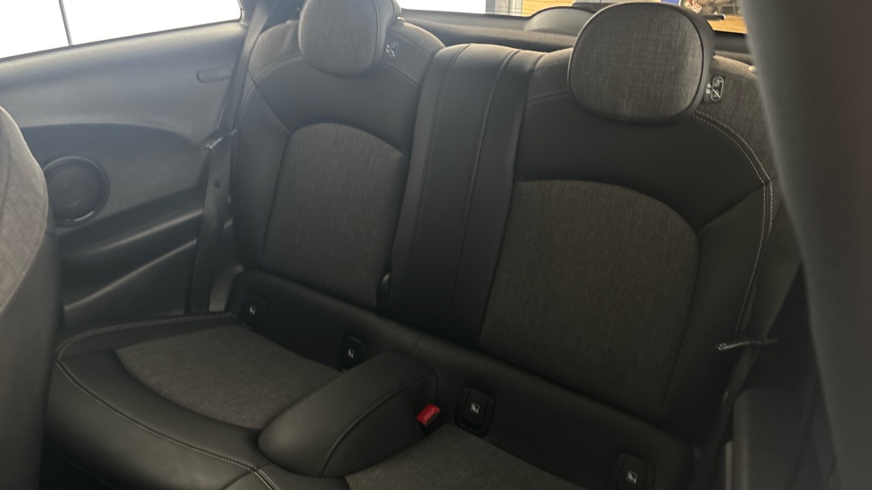 MINI HATCHBACK Image 14