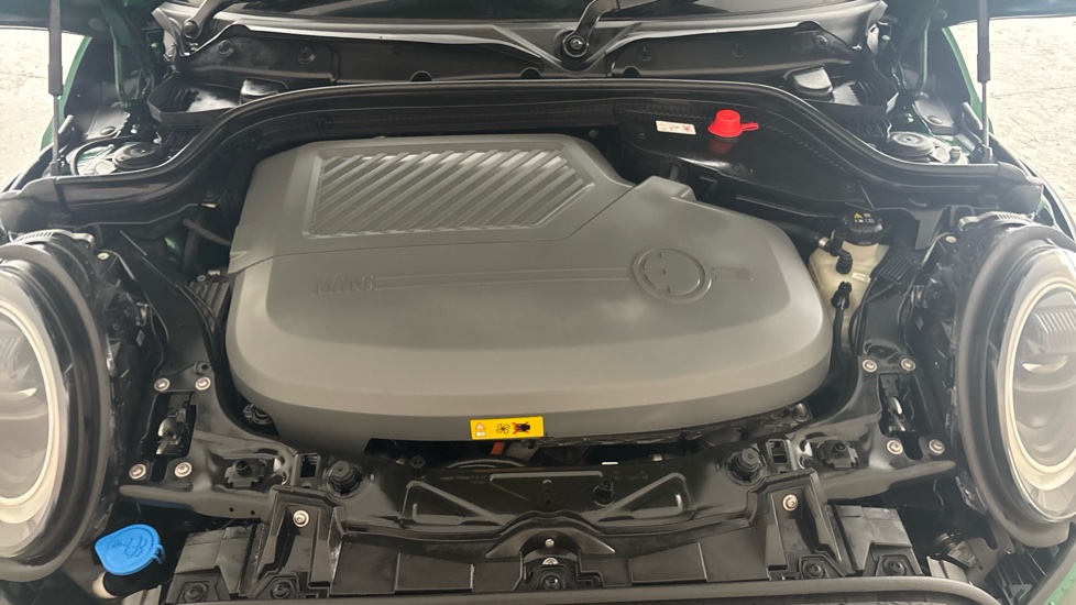MINI HATCHBACK Image 16
