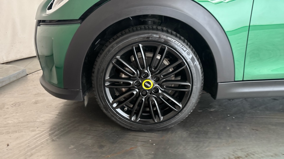 MINI HATCHBACK Image 17