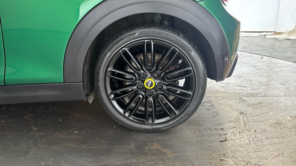 MINI HATCHBACK Image 18
