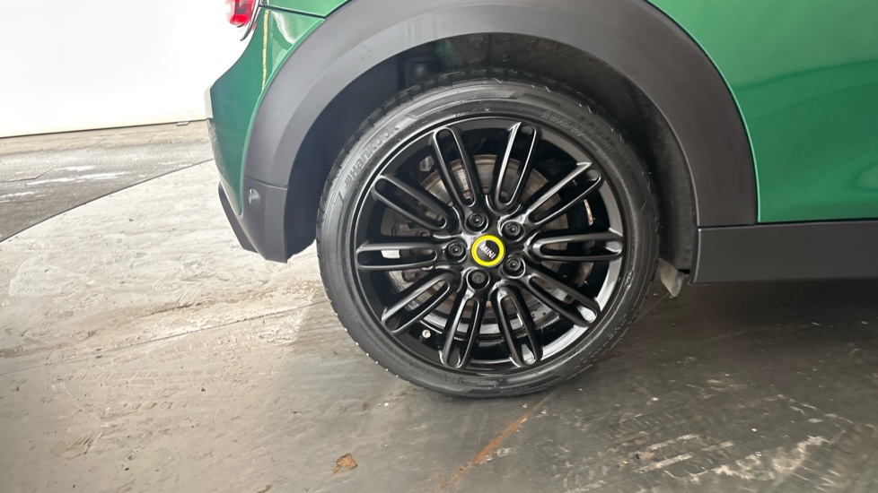 MINI HATCHBACK Image 19