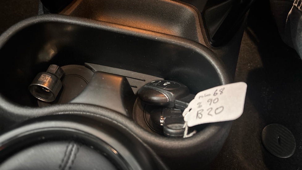 MINI HATCHBACK 2 keys