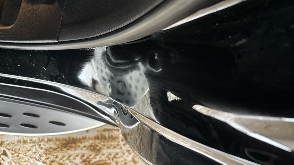 MERCEDES EQC Dent and scratches