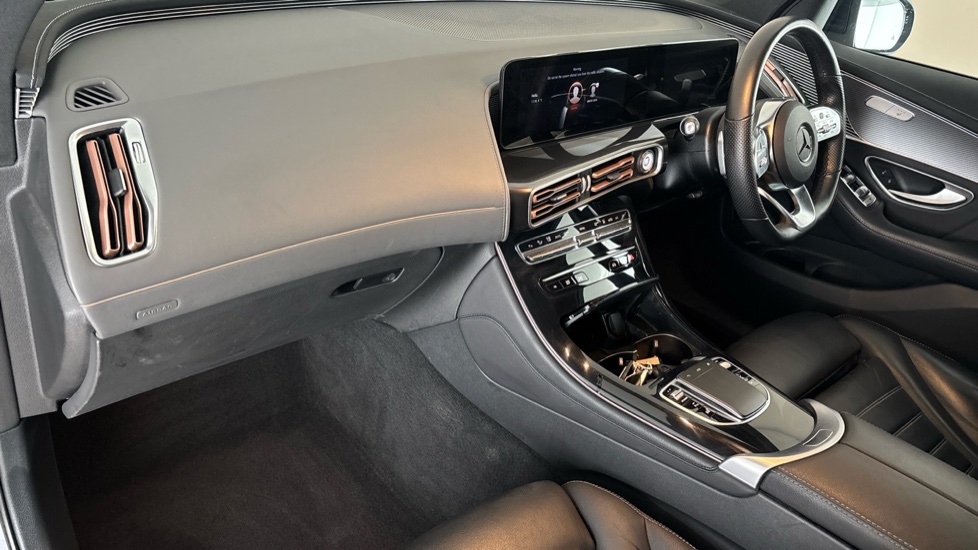 MERCEDES EQC Image 10