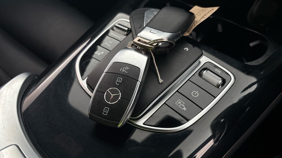 MERCEDES EQC 2 keys
