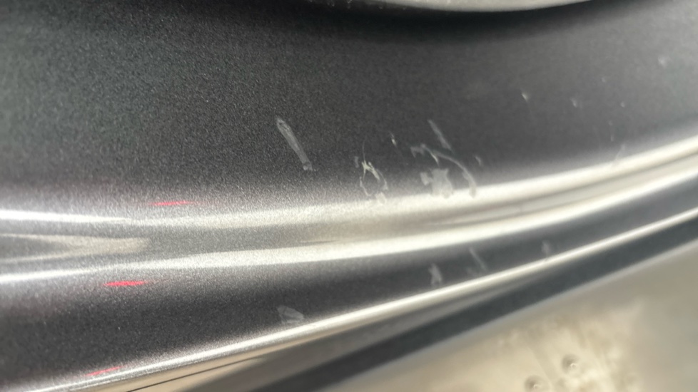 MERCEDES EQA scratches