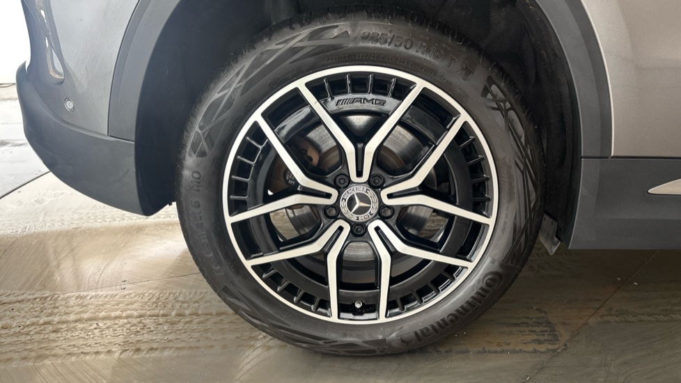 MERCEDES EQA Image 19