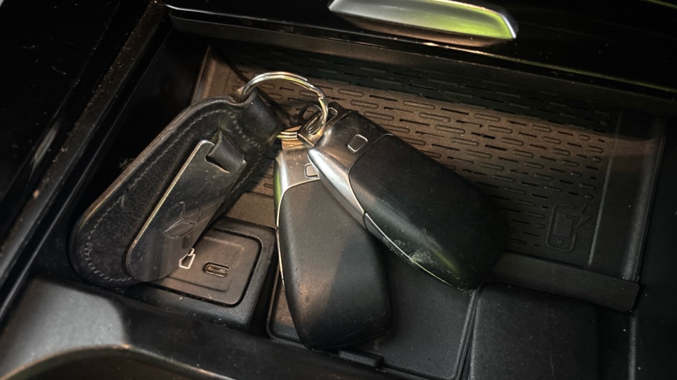 MERCEDES EQA two keys