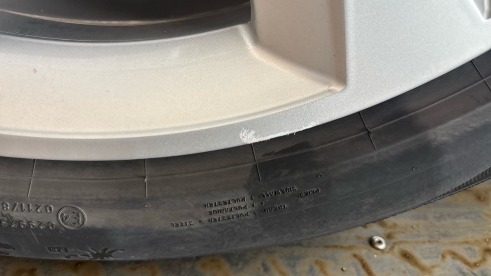 AUDI Q4 scuff
