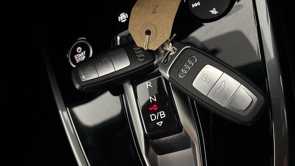 AUDI Q4 2 keys