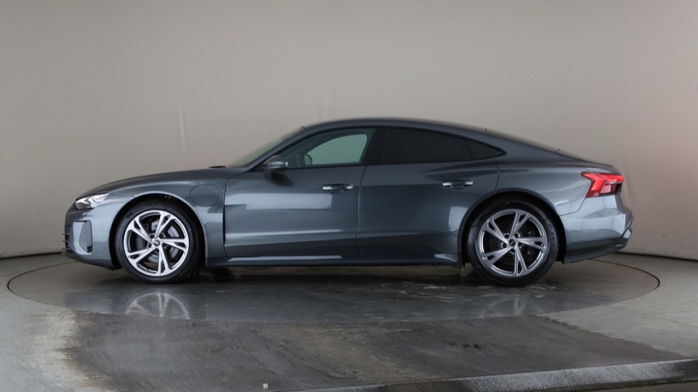 AUDI E-TRON GT Image 2