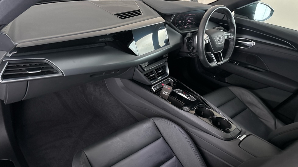 AUDI E-TRON GT Image 10