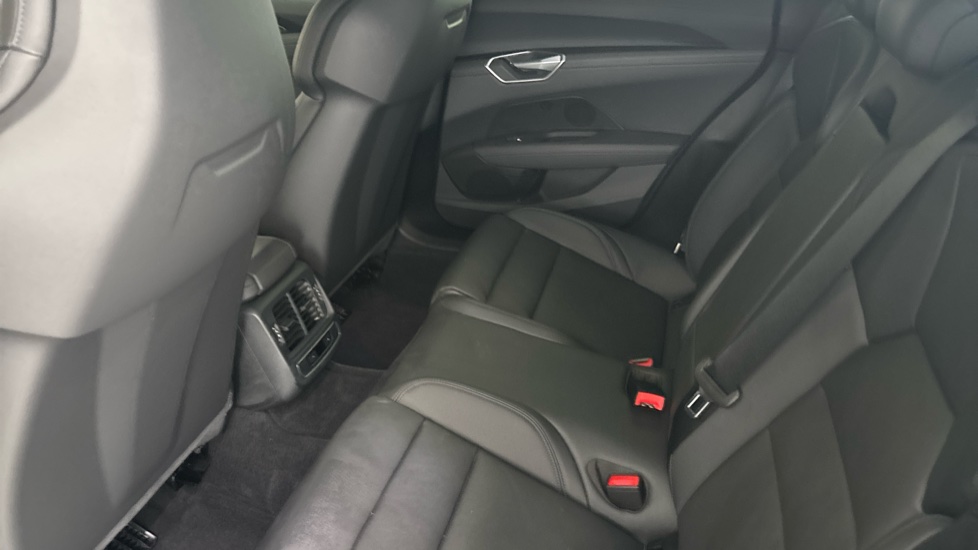 AUDI E-TRON GT Image 14
