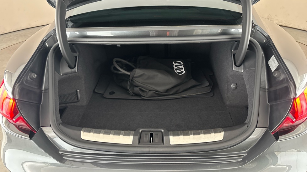AUDI E-TRON GT Image 15