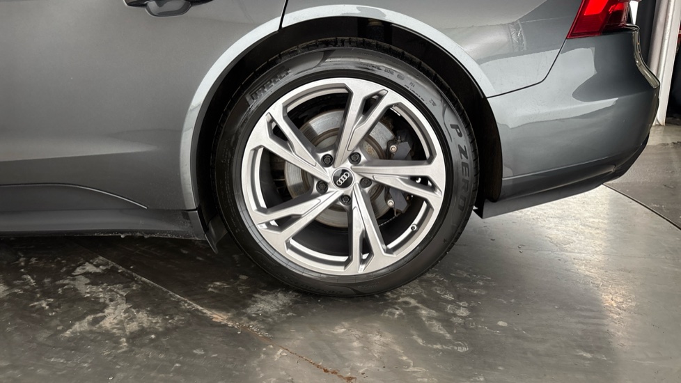 AUDI E-TRON GT Image 18