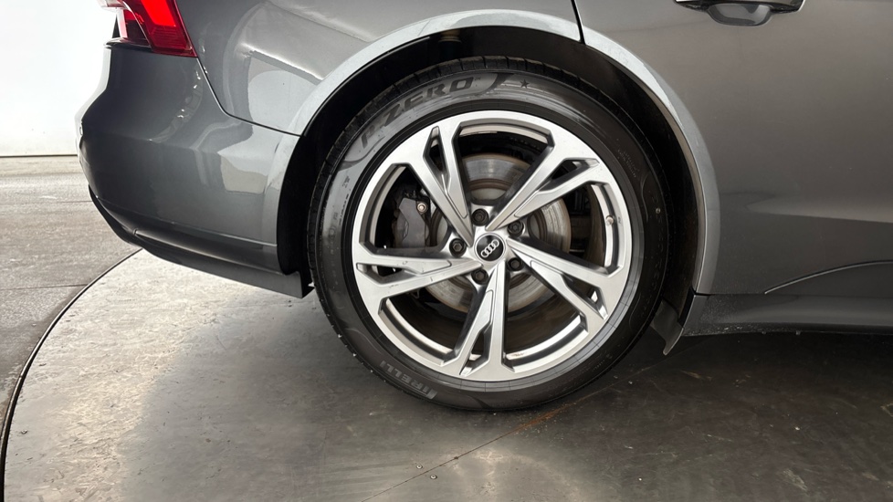 AUDI E-TRON GT Image 19