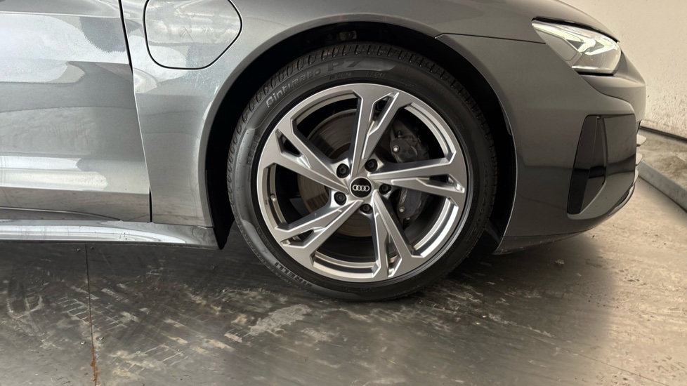 AUDI E-TRON GT Image 20