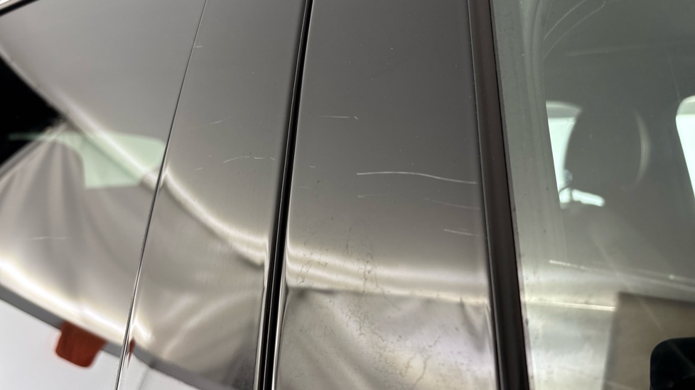 MERCEDES EQC Scratches