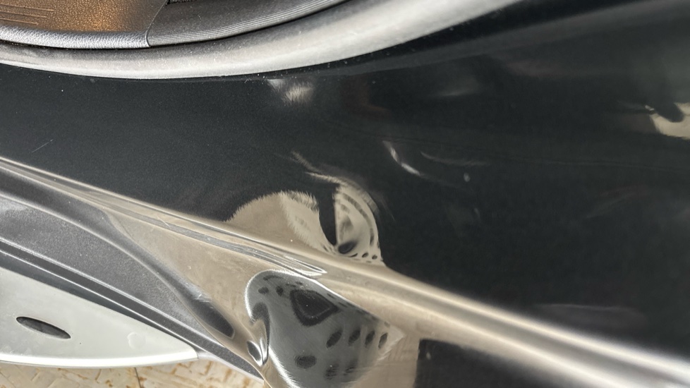 MERCEDES EQC Dent
