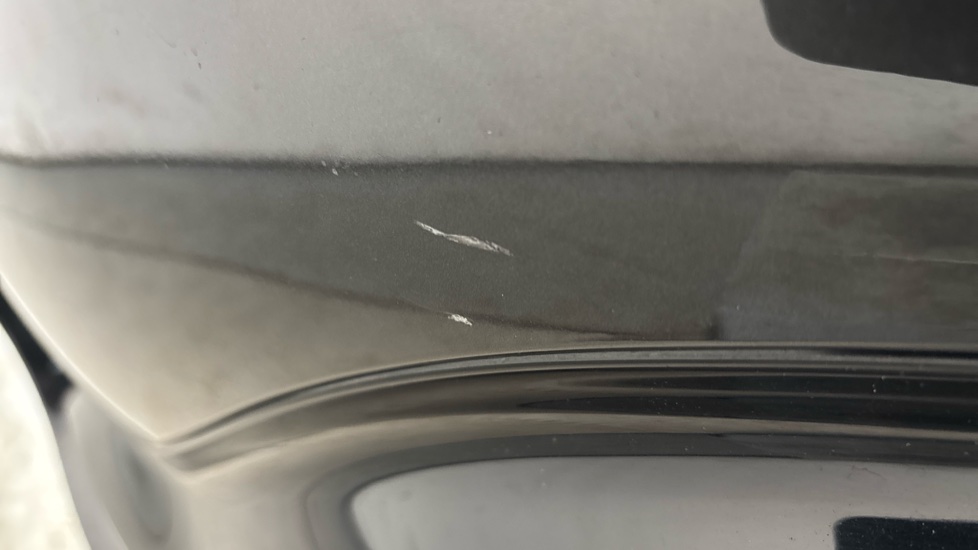 MERCEDES EQC Chips and scratches