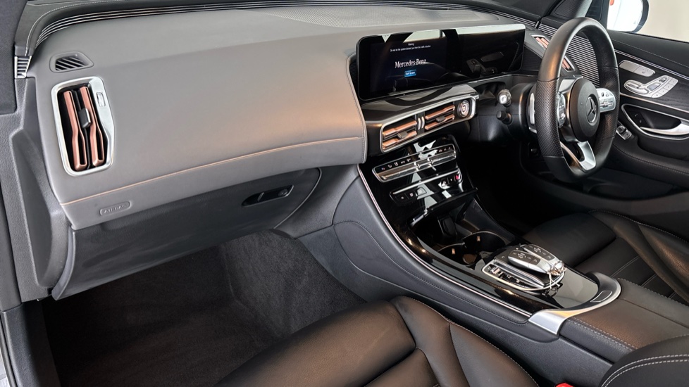 MERCEDES EQC Image 10