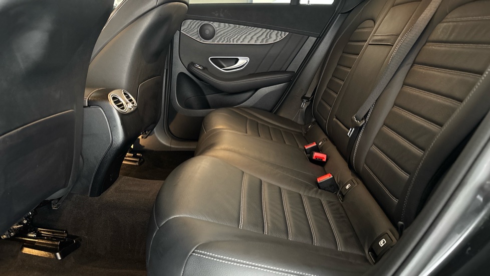 MERCEDES EQC Image 14