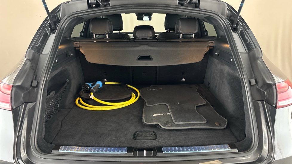 MERCEDES EQC Image 15