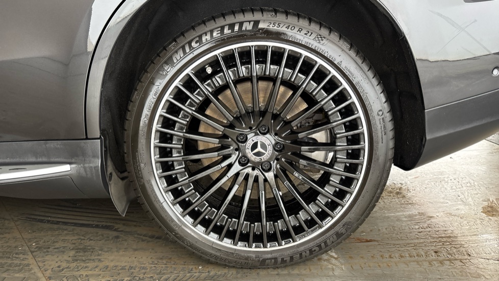 MERCEDES EQC Image 18