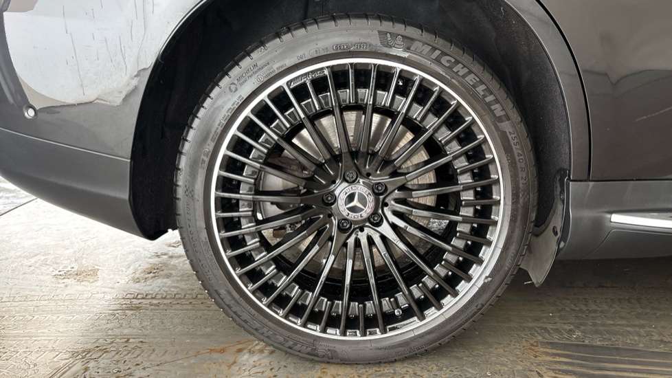 MERCEDES EQC Image 19