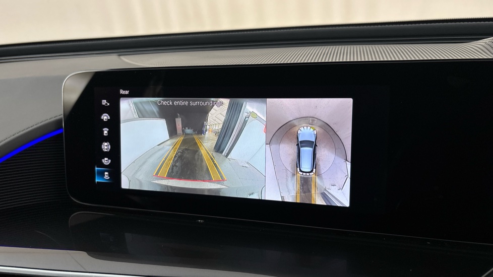 MERCEDES EQC Reverse camera