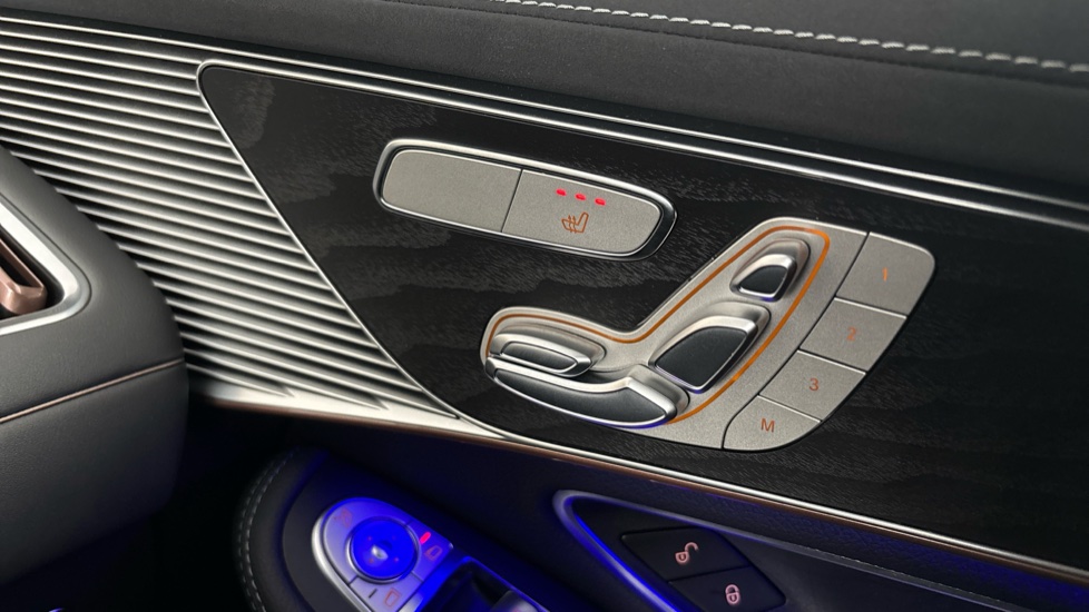 MERCEDES EQC Heated seats