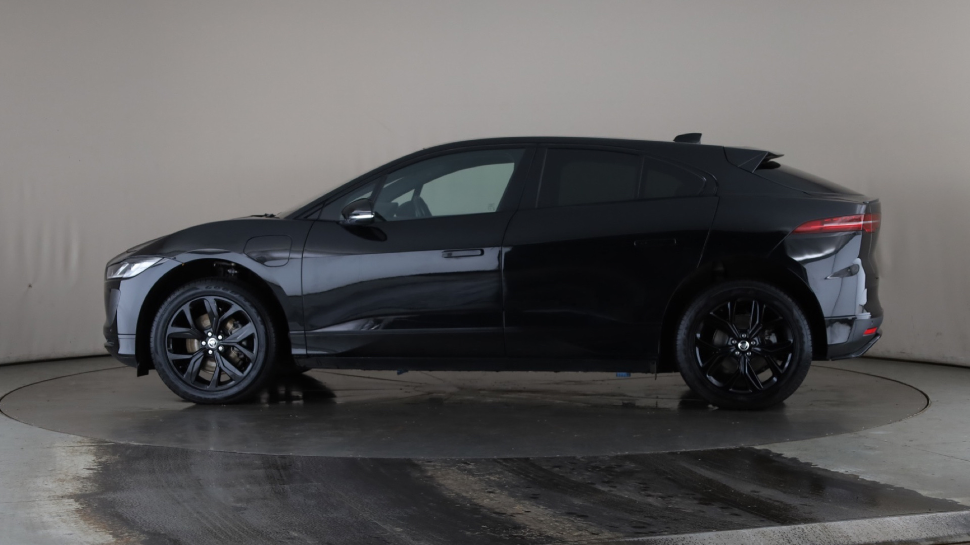 294kW EV400 R-Dynamic HSE Black 90kWh 5dr Auto