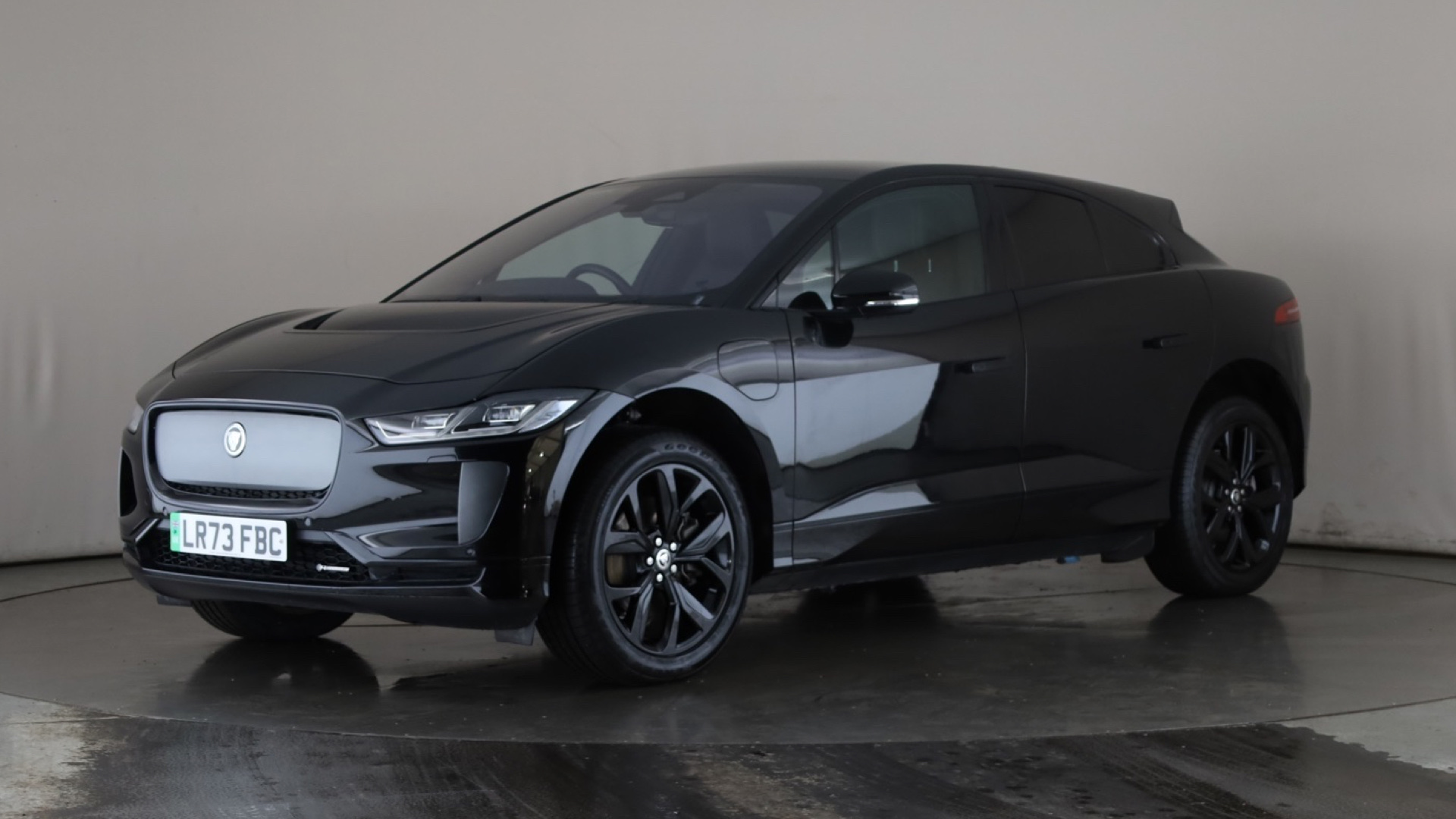 294kW EV400 R-Dynamic HSE Black 90kWh 5dr Auto