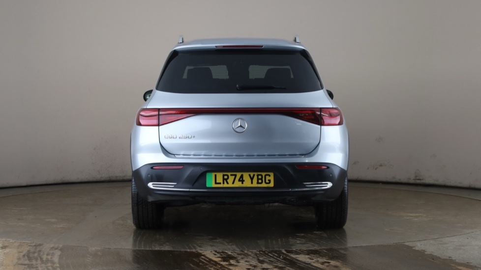 MERCEDES EQB Image 4