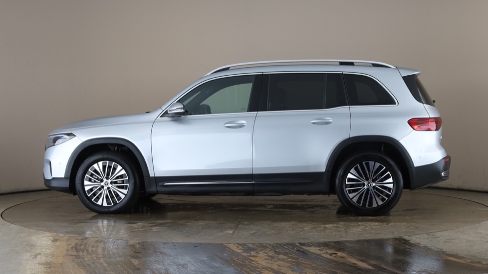 MERCEDES EQB Image 2