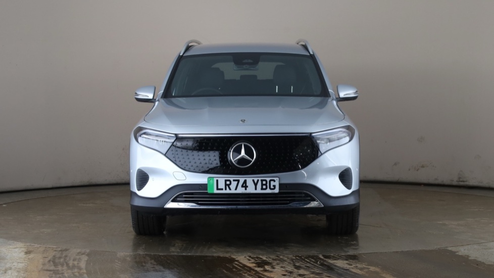 MERCEDES EQB Image 8