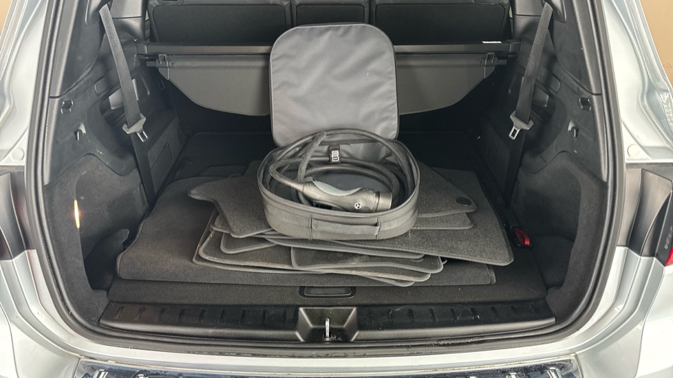 MERCEDES EQB Image 15