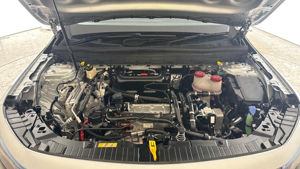 MERCEDES EQB Image 16