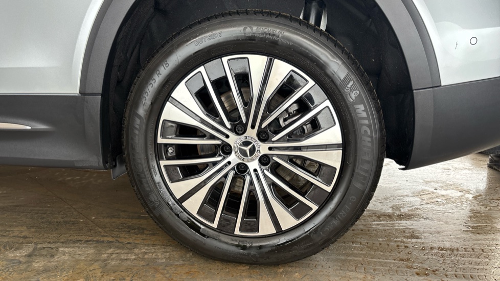 MERCEDES EQB Image 18