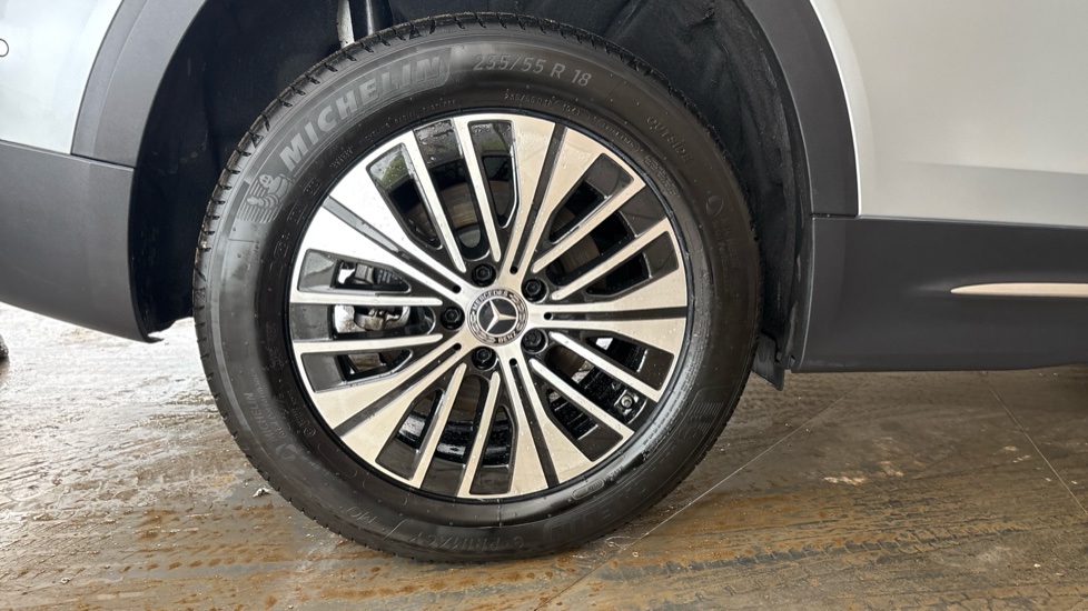 MERCEDES EQB Image 19