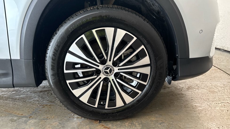 MERCEDES EQB Image 20