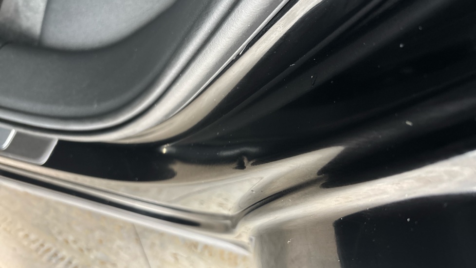 AUDI E-TRON Dent and scratches