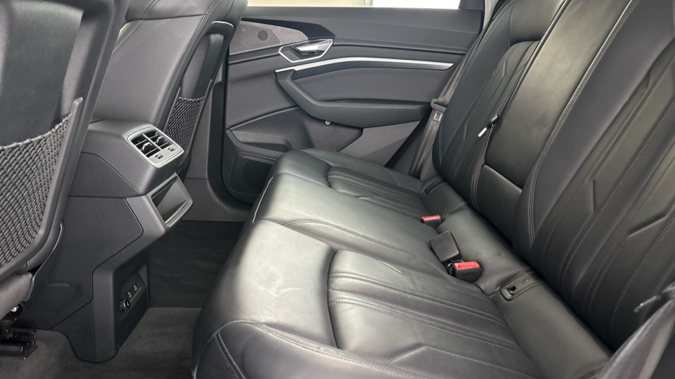 AUDI E-TRON Image 14