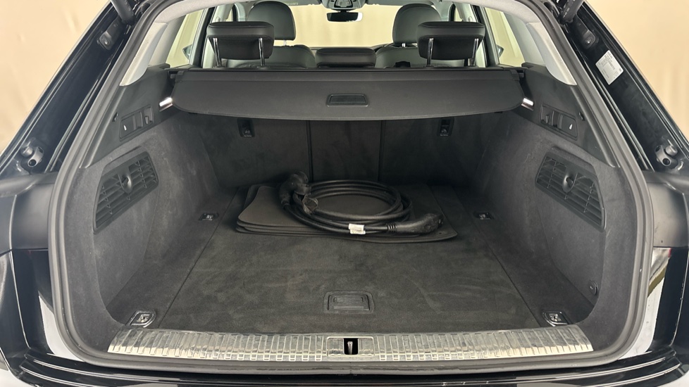 AUDI E-TRON Image 15
