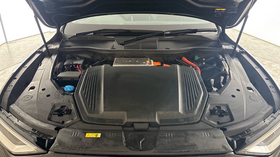 AUDI E-TRON Image 16