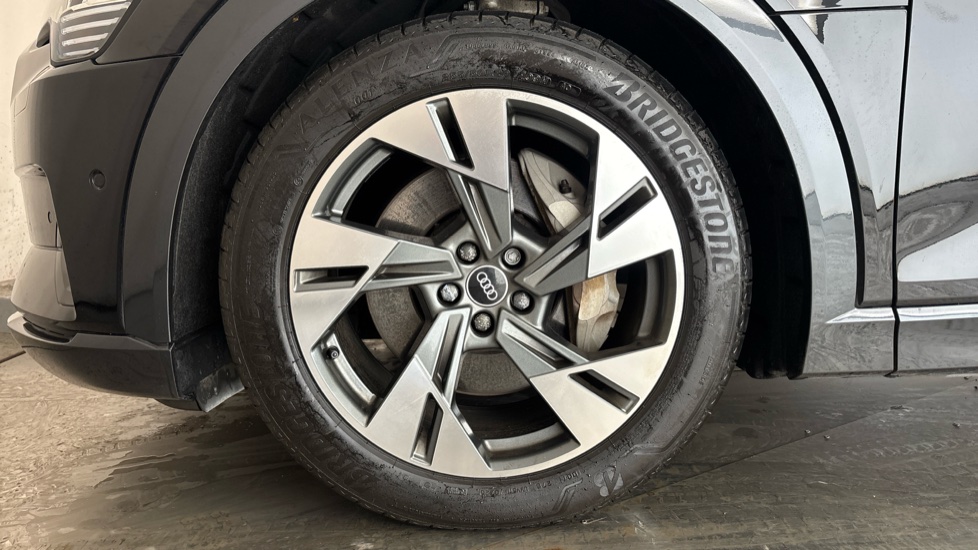 AUDI E-TRON Image 17
