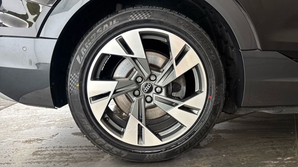 AUDI E-TRON Image 19