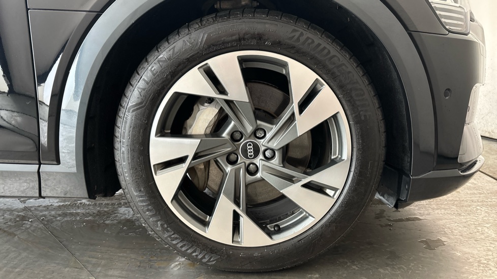 AUDI E-TRON Image 20